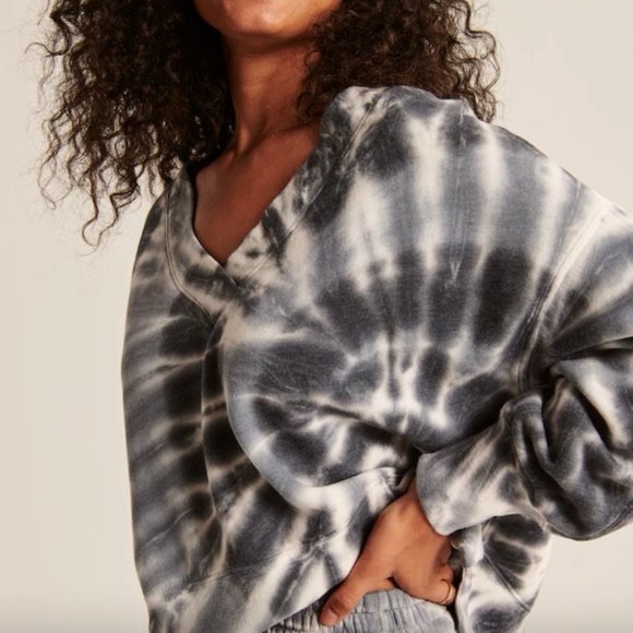 NWT Wash Effect Sharkbite V Neck Sweatshirt - Picture 1 of 4